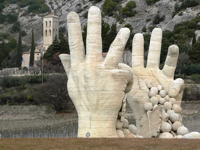  Hands of the Vendage 